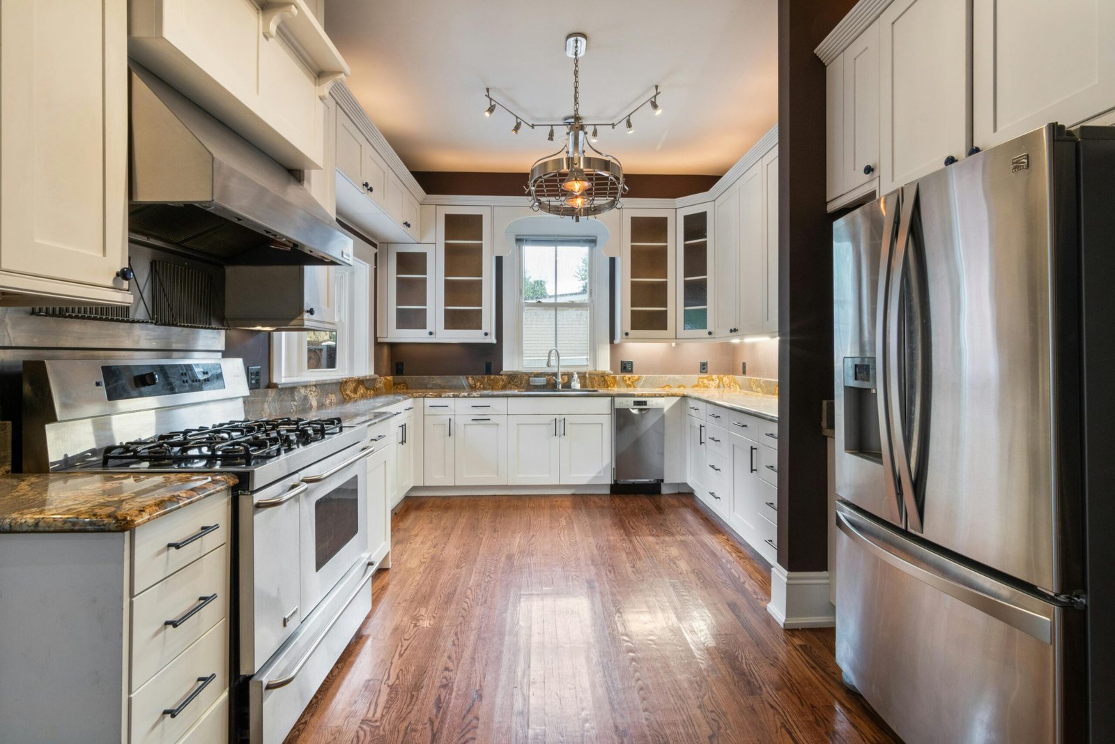 Kitchen Remodel Cost Guide That Helps You Find Local Pros and Smart Design Ideas
